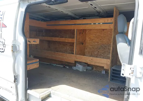 2016 Ford Transit-250 z USA, uszkodzony, nr VIN 1FTYR2ZM5GKA32015